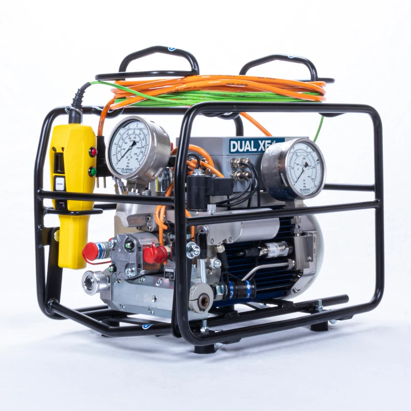Portable industrial pump for Aggregate für hydraulische Drehmomentschrauber von Plarad, featuring gauges, a control panel, and an orange cable, all mounted on a sturdy black metal frame.