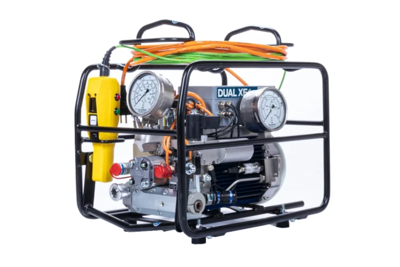 Portable industrial power pack with dual gauges, control box, and protective metal frame—ideal for applications demanding Schraubtechnik und Drehmomentschrauber Made in Germany.