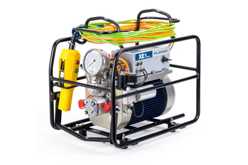 Portable industrial power pack with pressure gauge, yellow control switch, cables, and protective black frame—ideal for use with Schraubtechnik und Drehmomentschrauber Made in Germany.